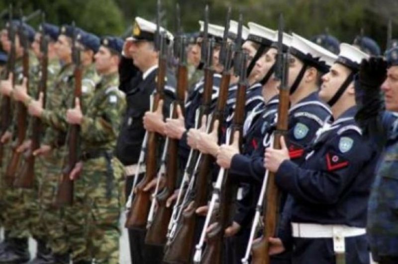 Ένστολοι: Αναδρομικά ναι, αλλά κουρεμένα...
