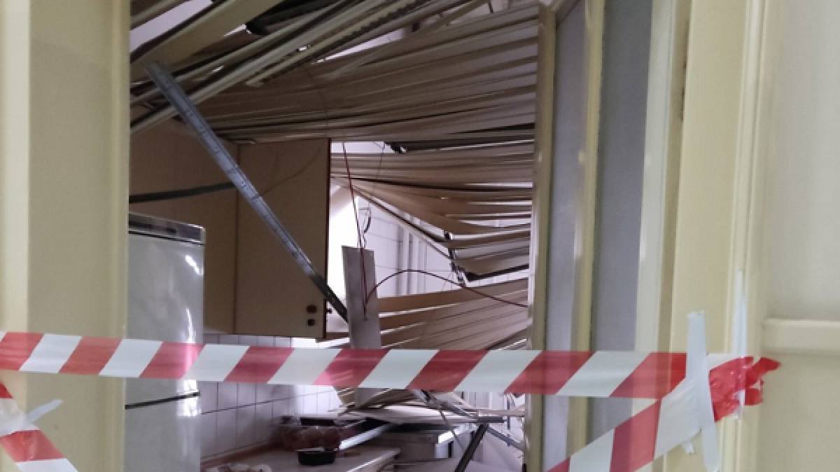 Κατέρρευσε ψευδοροφή στον Ευαγγελισμό: Τραυματίστηκαν δύο εργαζόμενες