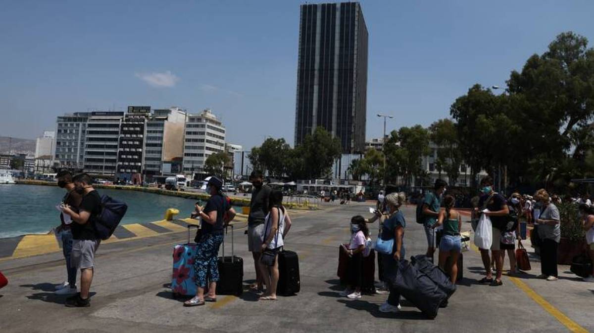 ΕΛΣΤΑΤ: Μείωση 47,6% της διακίνησης επιβατών στα λιμάνια το δ'τρίμηνο