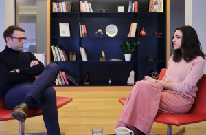 Κασσελάκης κατά Γεραπετρίτη: Ο υπουργός των υποκλίσεων λογοκρίνει την τέχνη