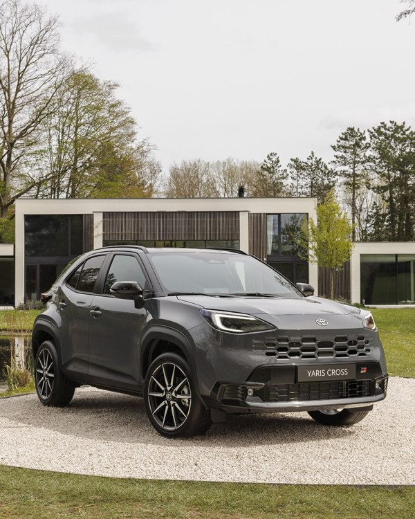Το ευφυές και κορυφαίο σε πωλήσεις Toyota Yaris Cross ανανεώνεται σχεδιαστικά