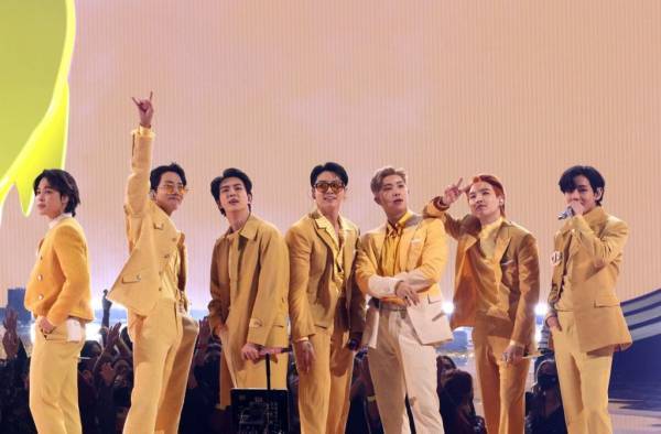 AMAs 2021: Ο θρίαμβος των BTS, το εκρηκτικό ντεμπούτο των Maneskin και η JLo νύφη