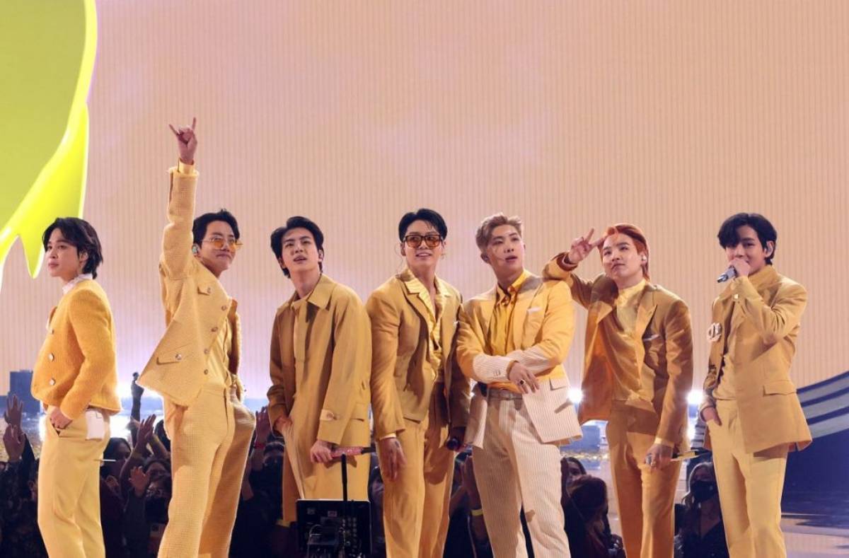 AMAs 2021: Ο θρίαμβος των BTS, το εκρηκτικό ντεμπούτο των Maneskin και η JLo νύφη
