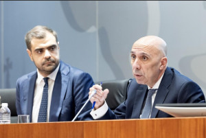Μπρατάκος στο ΕΒΕΑ: «Νέα παραγωγική στρατηγική για περισσότερες και καλύτερα αμειβόμενες θέσεις εργασίας