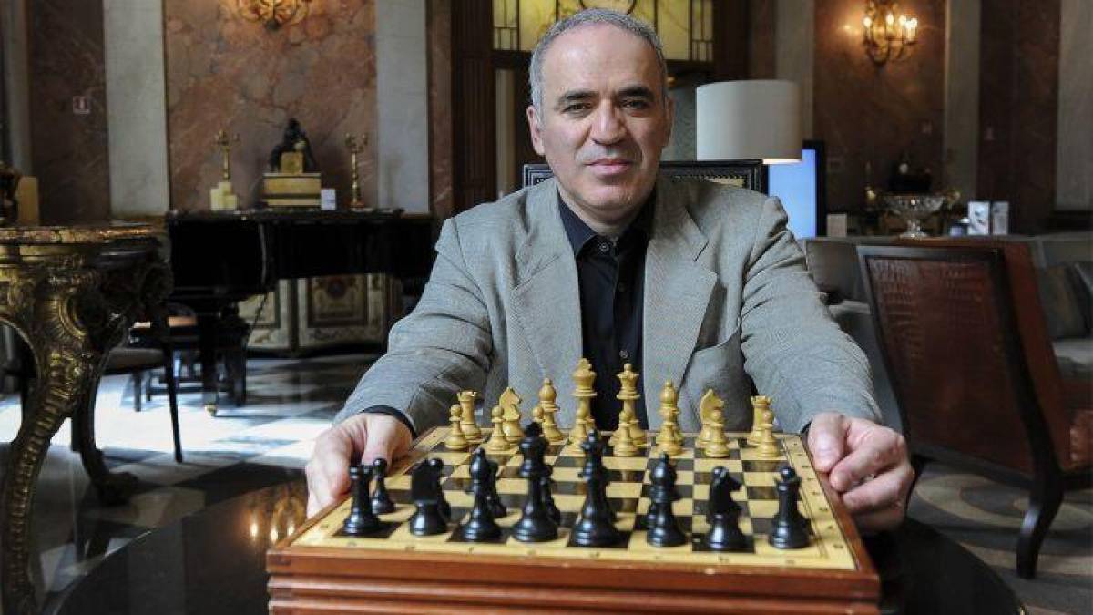 Κασπάροφ: Η Λεπέν είναι όπλο του Πούτιν κατά της Ευρώπης