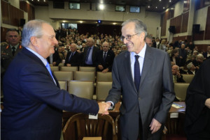 Ο Καραμανλής κόβει και ο Σαμαράς ράβει: Σκληρές επιθέσεις στην εξωτερική πολιτική Μητσοτάκη - Γεραπετρίτη