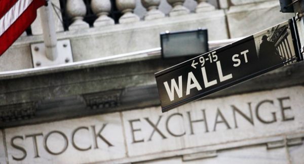 Τα αρνητικά μάκρο "ρίχνουν" τη Wall Street