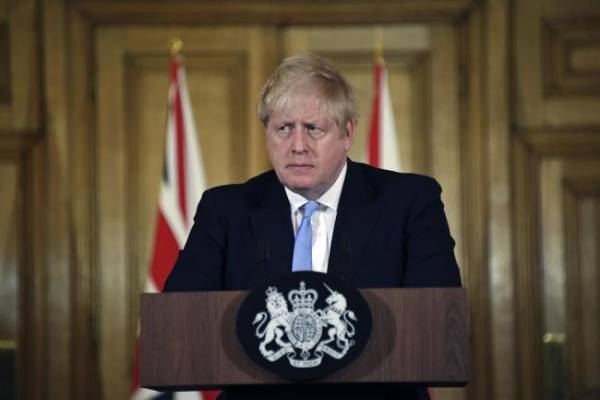 Βρετανία: Ο Τζόνσον συστήνει περιορισμό των περιττών μετακινήσεων