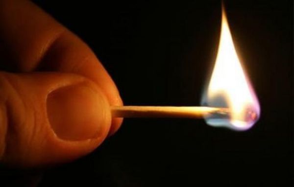 ΔΕΗ: Αφήνει χωρίς ρεύμα 100.000 νοικοκυριά για απλήρωτους λογαριασμούς