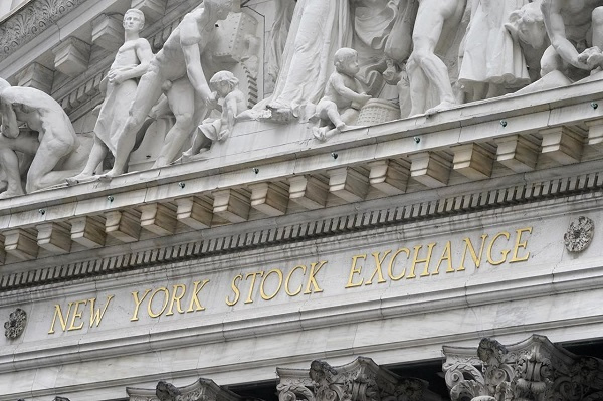 Επιφυλακτικό κλίμα στη Wall Street με το βλέμμα στα στοιχεία