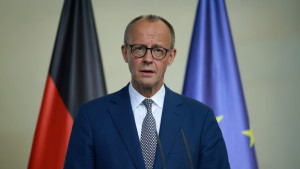 Μερτς: Ας τολμήσουμε ένα νέο ξεκίνημα, όπως εκείνο της Ανατολικής Γερμανίας πριν 35 χρόνια