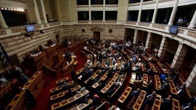 Βουλή: Κατατέθηκε η τροπολογία για «13η σύνταξη» και ΦΠΑ
