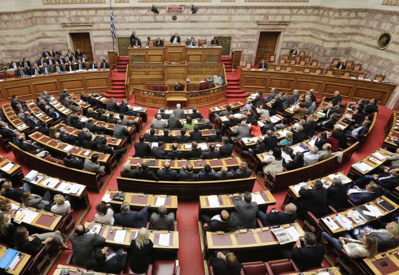 Εγκρίθηκε η τροπολογία για τις τηλεοπτικές άδειες