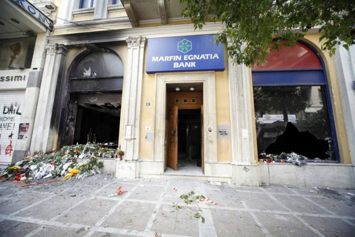 Marfin: Προφυλακίστηκαν οι δύο κατηγορούμενοι – Συναινεί στην έκδοσή της από το Λονδίνο η 46χρονη