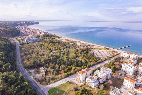 Προκηρύχθηκε διαγωνισμός για το ακίνητο «Ακτή και Camping Αγίας Τριάδας»