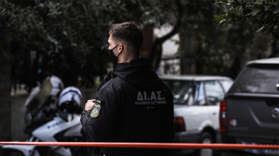 Παραδόθηκε ο 26χρονος που μαχαίρωσε τον επιχειρηματία στη Βαρυμπόμπη