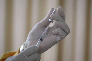 Τέταρτη δόση: Άνοιξε η πλατφόρμα για τους άνω των 30