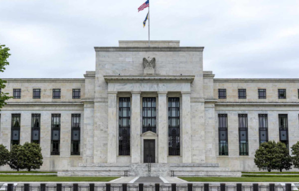 Fed: Παρουσιάζει πρόταση για τη χαλάρωση των απαιτήσεων μόχλευσης των τραπεζών