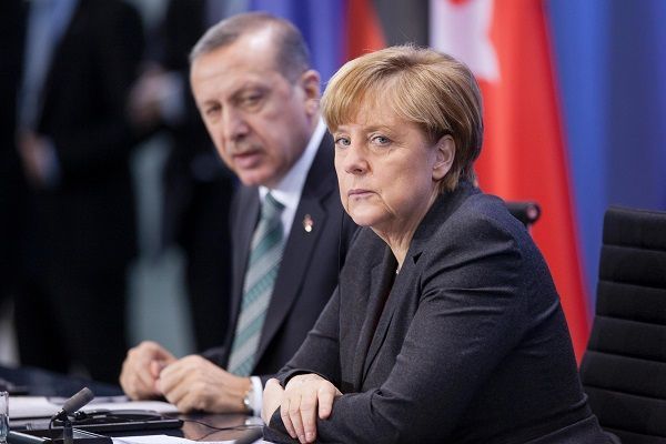 Αυστηρό μήνυμα Μέρκελ σε Ερντογάν: Εσύ, να μην ανακατεύεσαι!