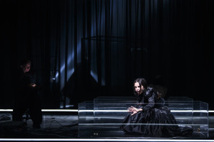Στην πρόβα: «Dracula» στο θέατρο Πόρτα – Το κάλεσμα του Κόμη
