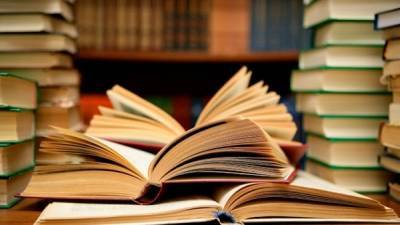 ΟΑΕΔ: Ξεκινούν οι αιτήσεις για τις επιταγές αγοράς βιβλίων