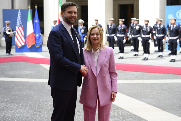 Βανς: Αισιόδοξος για τον άμεσο τερματισμό του πολέμου Ρωσίας-Ουκρανίας