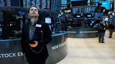 Wall Street: Κρατούν «αντίσταση» οι επενδυτές στις ρωσο-ουκρανικές πιέσεις