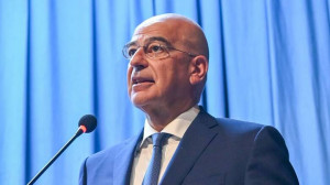 Δένδιας σε Ακάρ: Η Ελλάδα δεν παρασύρεται σε κλιμάκωση