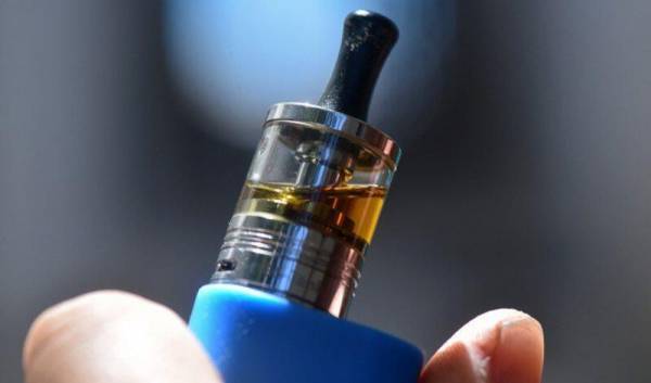 FDA για θανάτους από ηλεκτρονικό τσιγάρο: Μην ατμίζετε επικίνδυνα προϊόντα