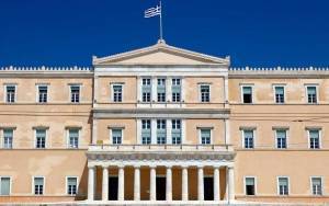 Γραφείο Προϋπολογισμού: Βαρόμετρο για το 2021 το εμβόλιο-Ρίσκο τα έσοδα