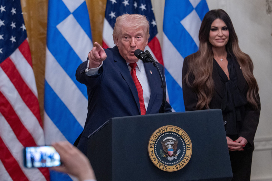 Τι «δώρα» θα φέρει ο Τραμπ όταν μας επισκεφθεί;