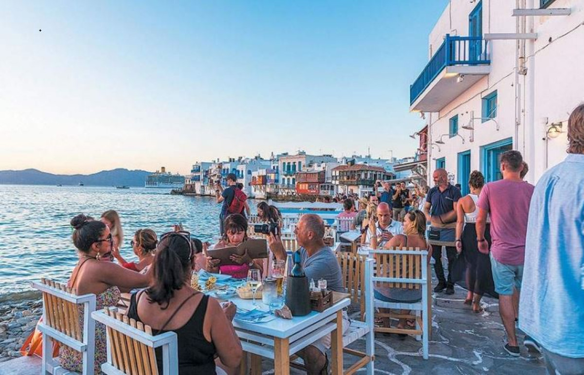 «Άλμα» 24,3% για τους κλάδους εστίασης και καταλυμάτων το 2022