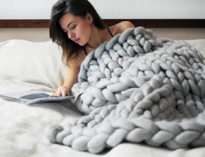 Μπορείς κι εσύ να φτιάξεις αυτή τη ζεστή, μάλλινη κουβέρτα σε 4 ώρες!