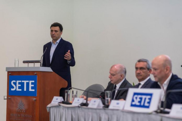 Κικίλιας- Ρέτσος στην παρουσίαση της Εθνικής Στρατηγικής για τον Τουρισμό