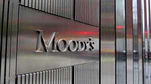 Moody’s: Υποβάθμισε το αμερικανικό αξιόχρεο- Εκνευρισμός στον Λευκό Οίκο