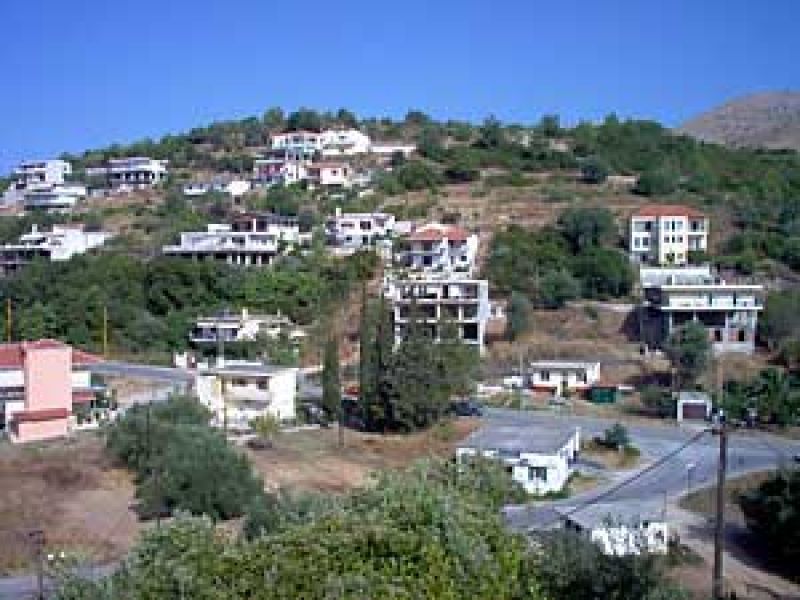 Τα μισά βόρεια προάστια διεκδικεί ως δασικές εκτάσεις το ελληνικό Δημόσιο