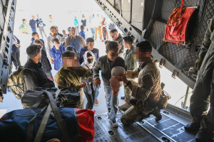 Συνεχίζεται ο επαναπατρισμός Ελλήνων από το Σουδάν- Προσγειώνεται νέο C-27J