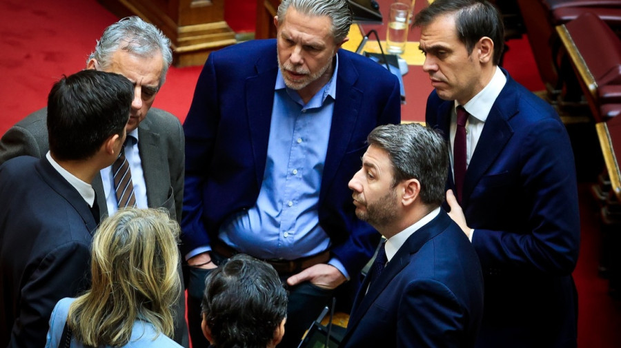 Το ριψοκίνδυνο ποντάρισμα του ΠΑΣΟΚ στην Προανακριτική