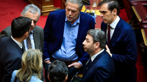 Το ριψοκίνδυνο ποντάρισμα του ΠΑΣΟΚ στην Προανακριτική