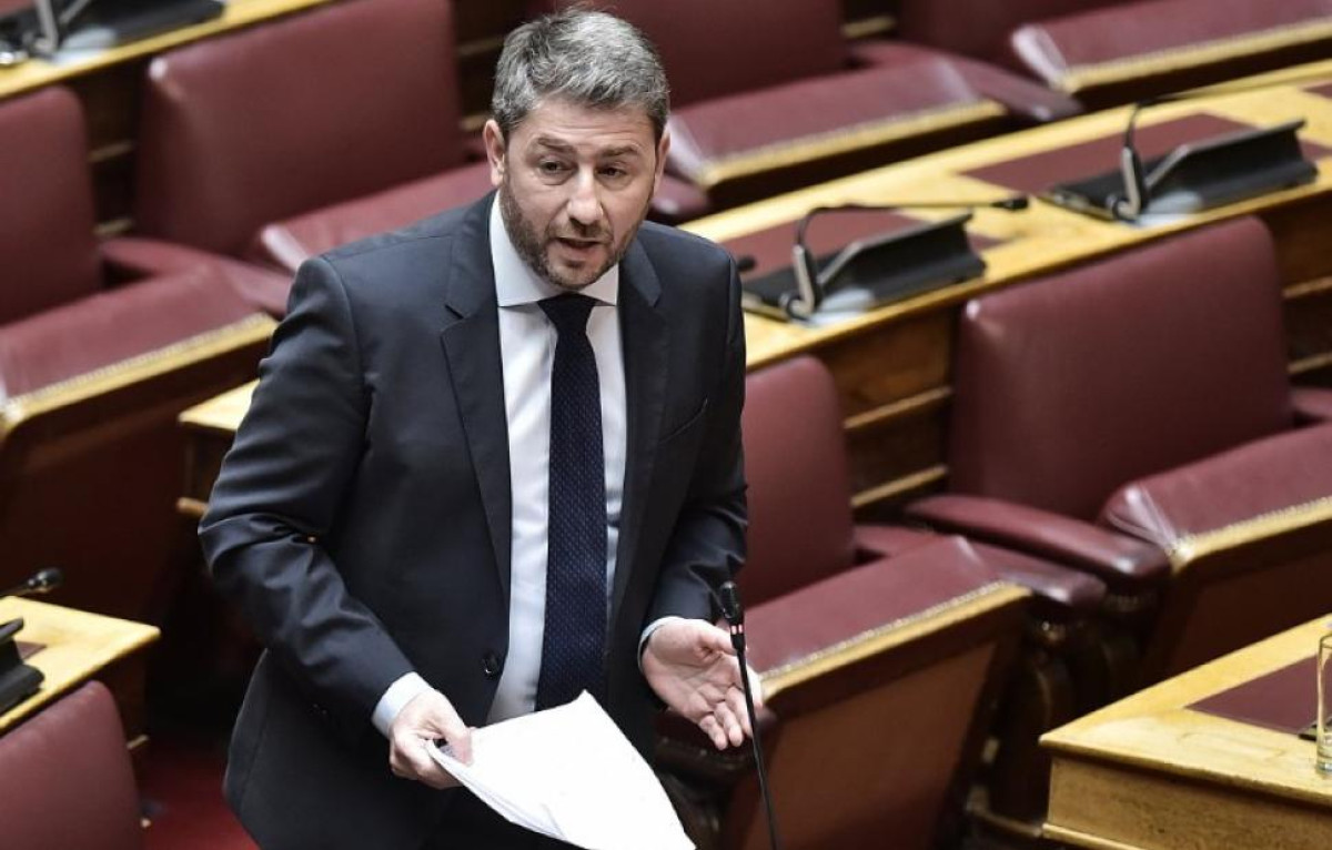 Ανδρουλάκης: «Ψεκασμένες» οι θεωρίες ότι εξυπηρετούμε συμφέροντα