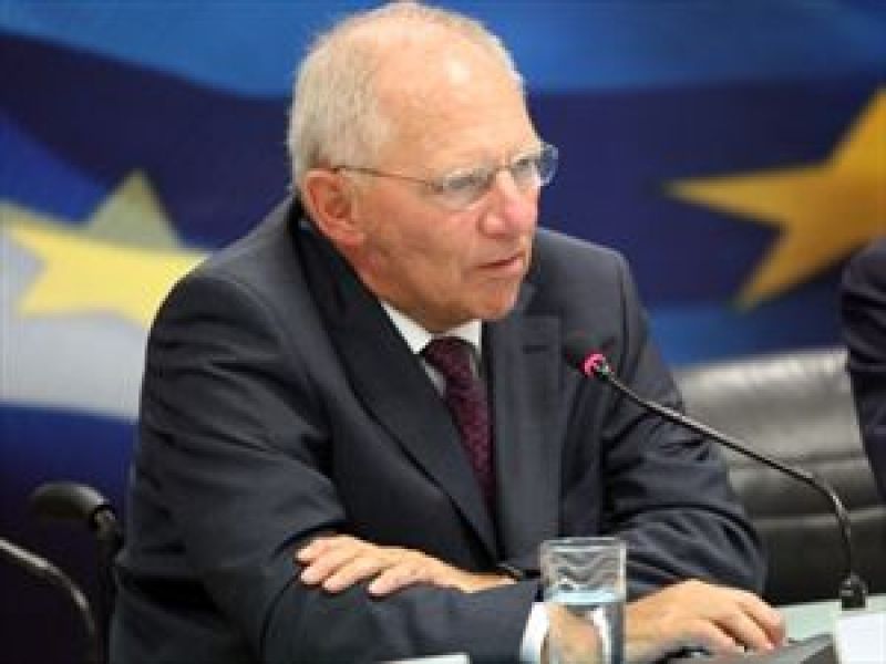 Σόιμπλε: Κλείνει το μάτι στους Γερμανούς βάζοντας στον πάγο κούρεμα, κατοχικό δάνειο κι αποζημιώσεις