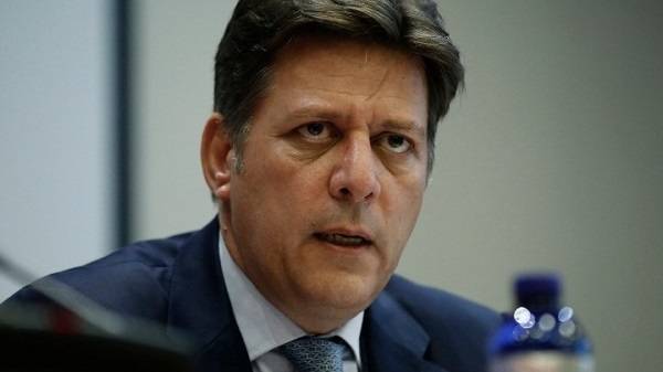 Τηλεδιασκέψεις Μ. Βαρβιτσιώτη με ομολόγους του από Ισπανία και Αζερμπαϊτζάν