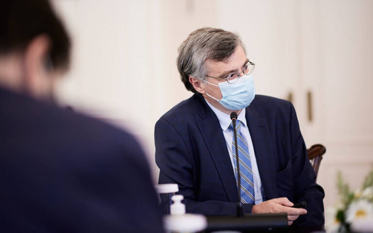 Έκτακτη σύσκεψη στο Μαξίμου παρουσία Τσιόδρα-Πληροφορίες για νέα «έκρηξη» κρουσμάτων