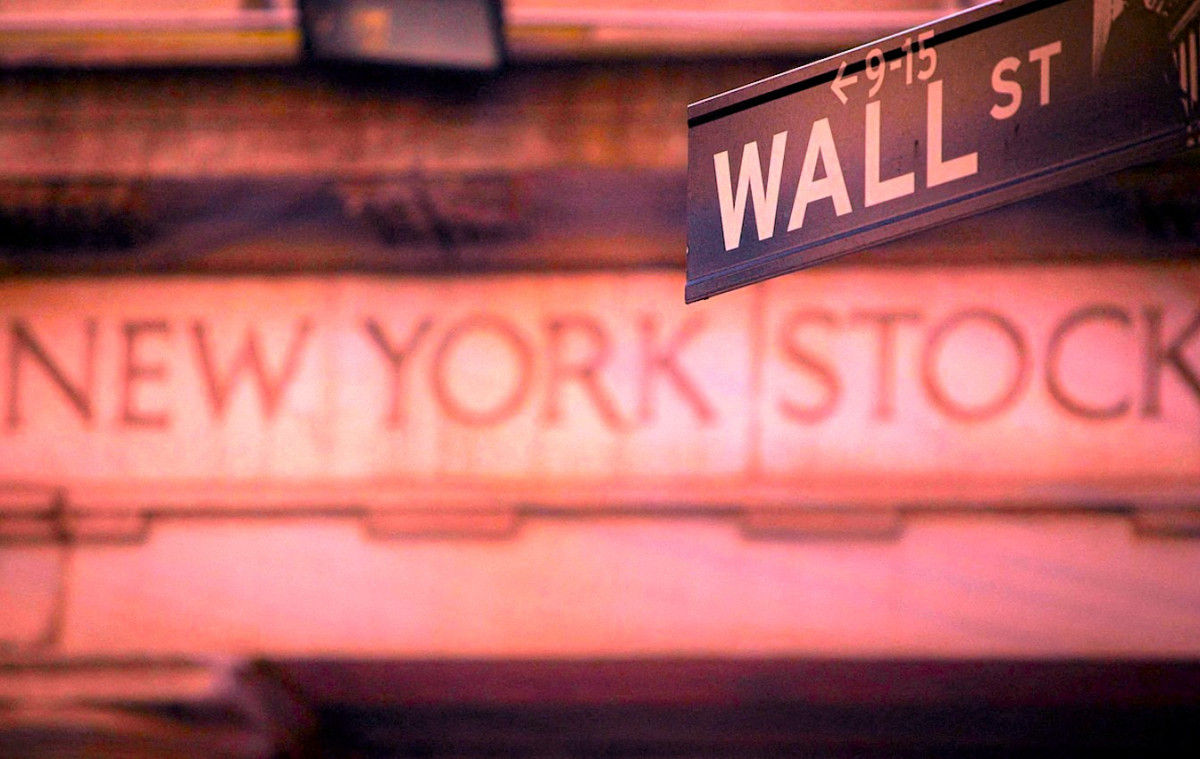 «Βούλιαξε» η Wall Street- Διπλό χτύπημα από Nvidia και Πάουελ