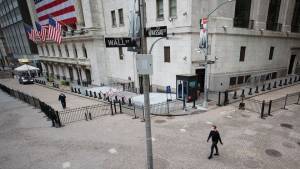 Προσπάθεια ανάκαμψης στη Wall Street μετά την κόντρα ΗΠΑ-Κίνας
