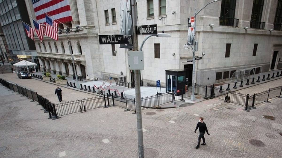 Προσπάθεια ανάκαμψης στη Wall Street μετά την κόντρα ΗΠΑ-Κίνας