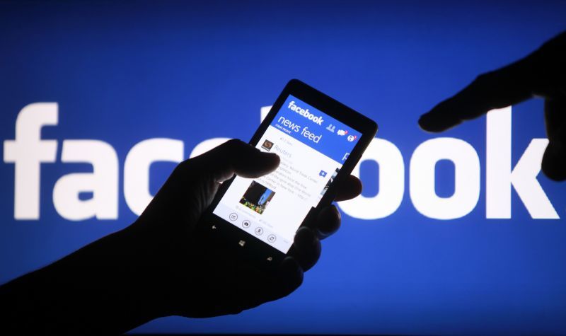Facebook: Νέο ρεκόρ-1 δισεκατομμύριο χρήστες σε μία ημέρα