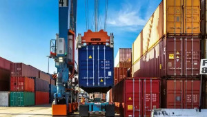 Το εμπορικό πλεόνασμα της ΕΕ συρρικνώνεται λόγω δασμών και αυξανόμενων κινεζικών εισαγωγών