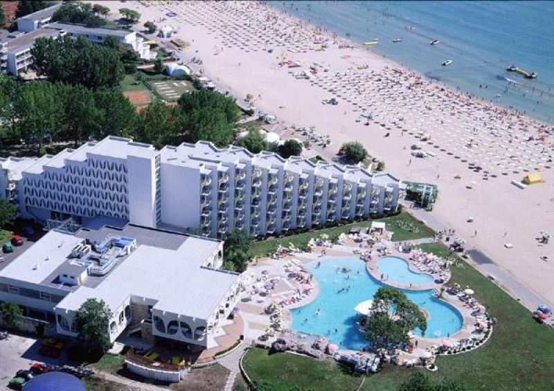 Μαύρη εργασία και «μαύρη μαθητεία» πληγές για τον τουρισμό