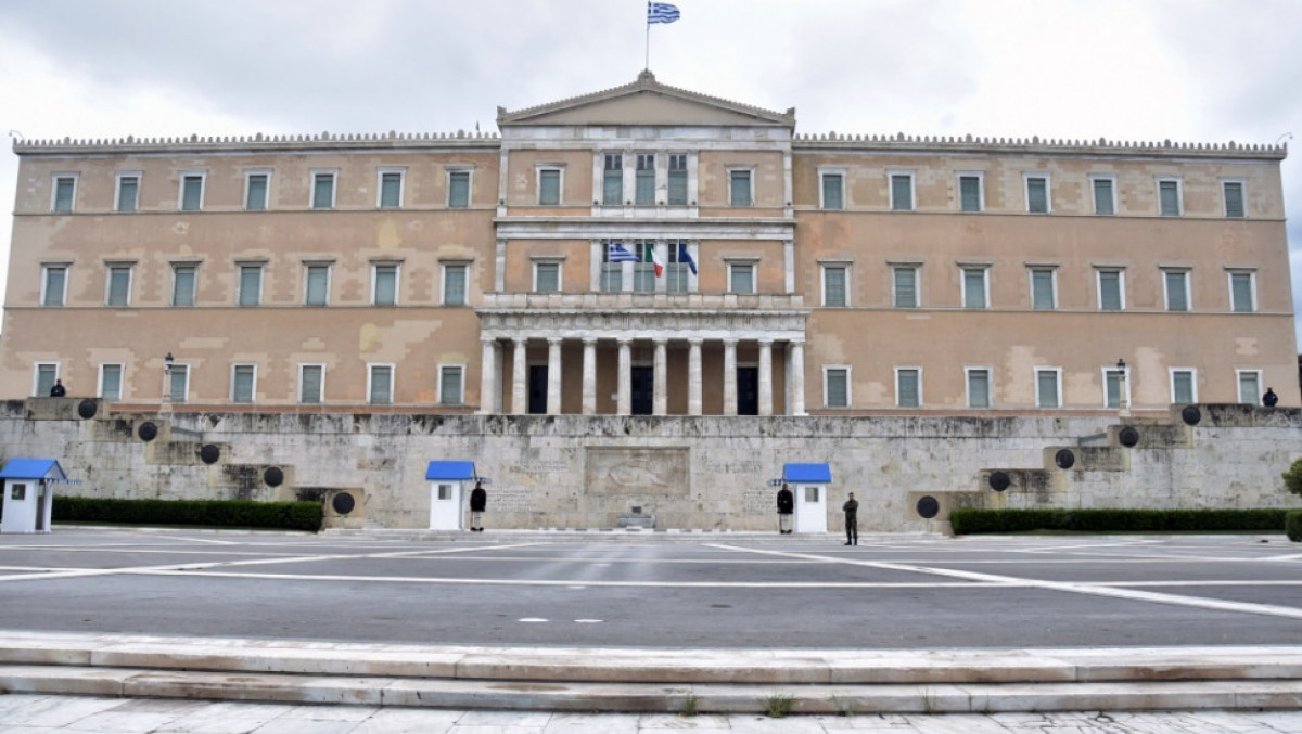 Βουλή: Τη Δευτέρα η επεξεργασία του νομοσχεδίου για ΑΠΕ